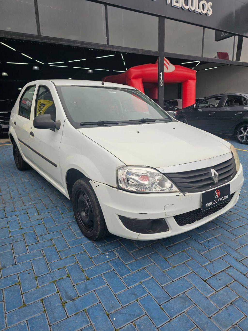 RENAULT Logan - Foto