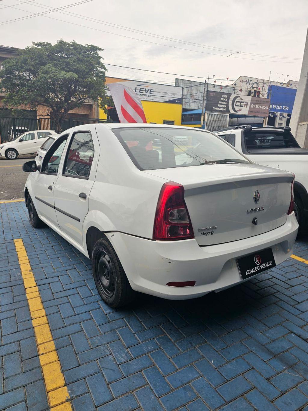 RENAULT Logan - Foto