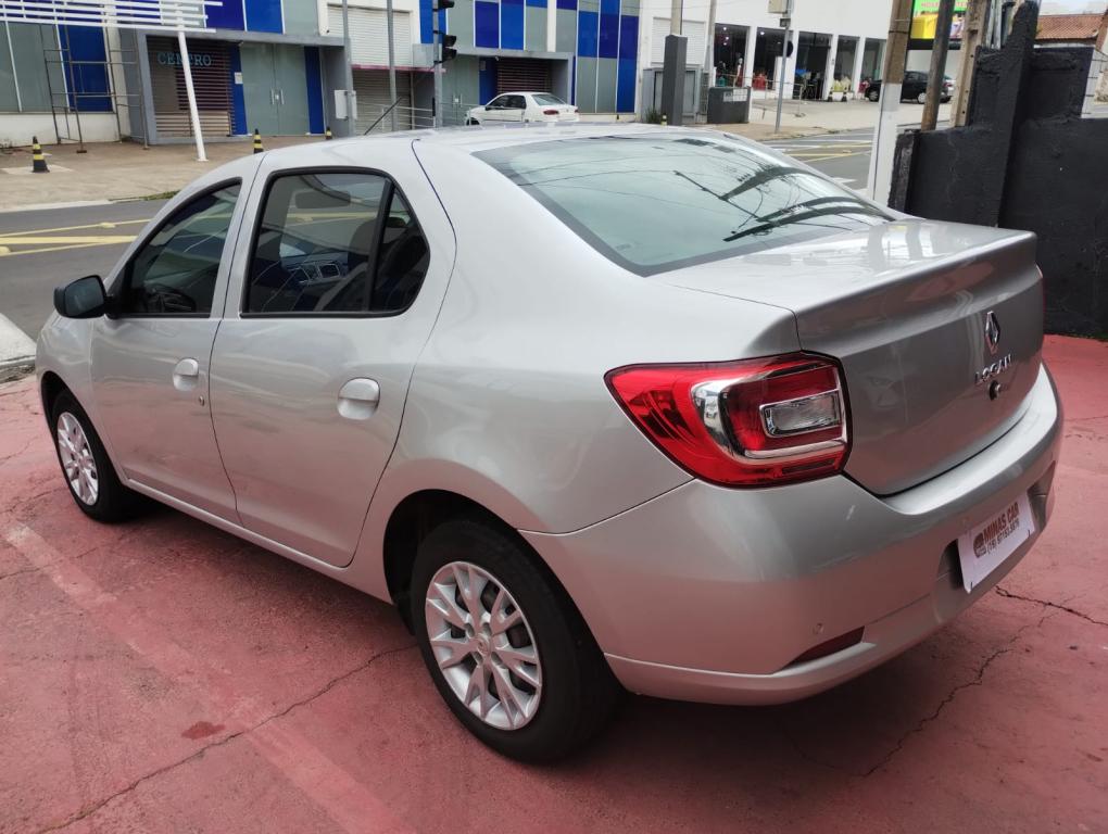 RENAULT Logan - Foto