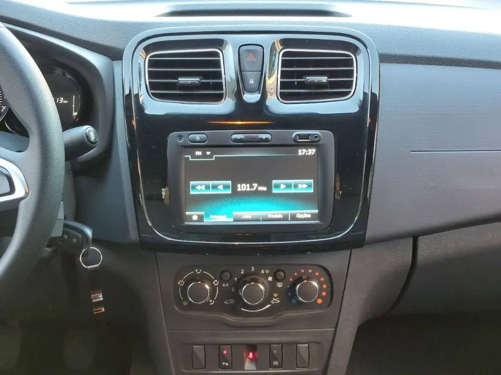 RENAULT Logan - Foto