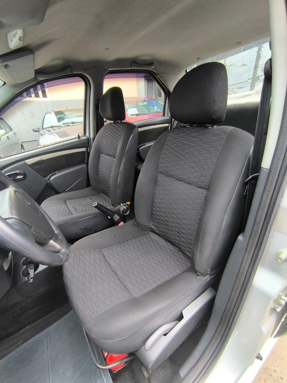 RENAULT Logan - Foto