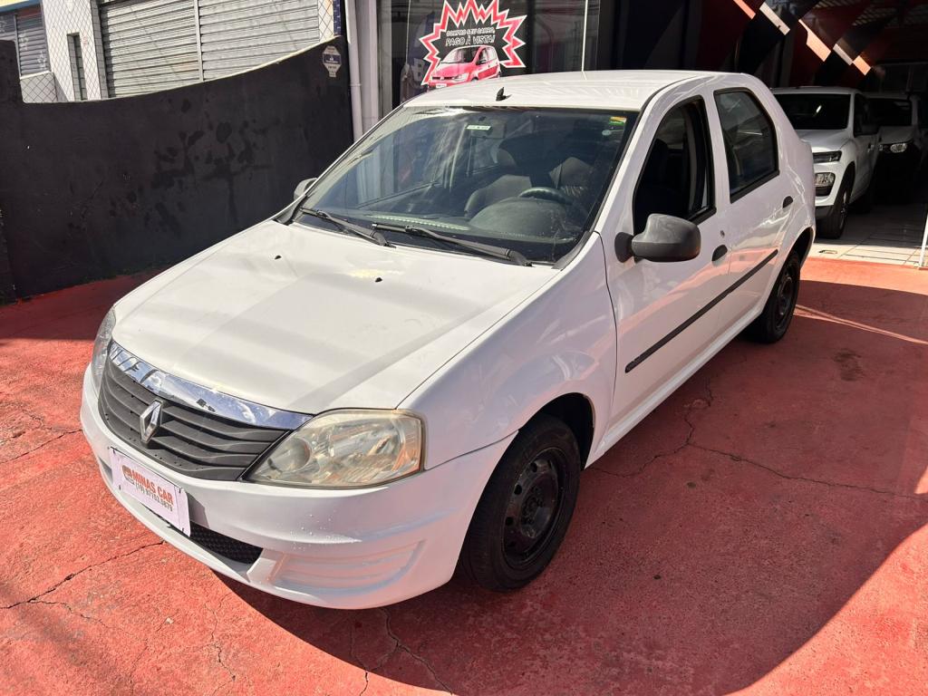 RENAULT Logan - Foto