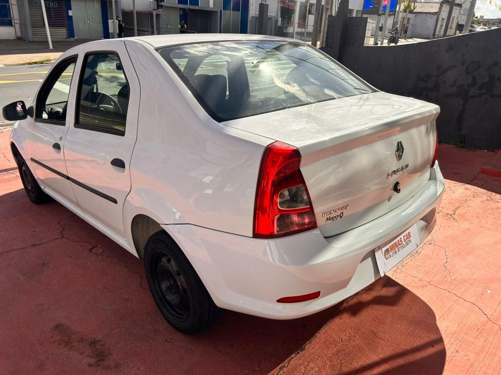 RENAULT Logan - Foto