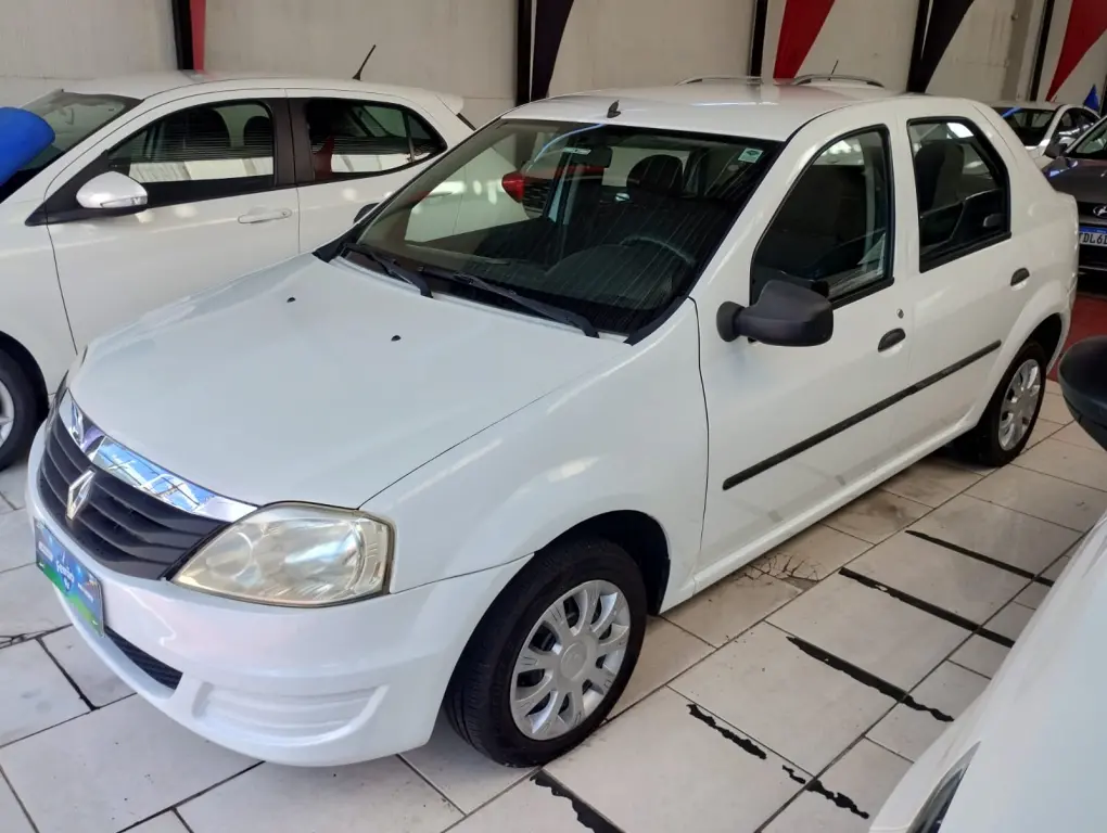RENAULT Logan - Foto