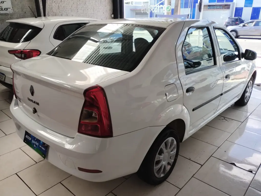 RENAULT Logan - Foto