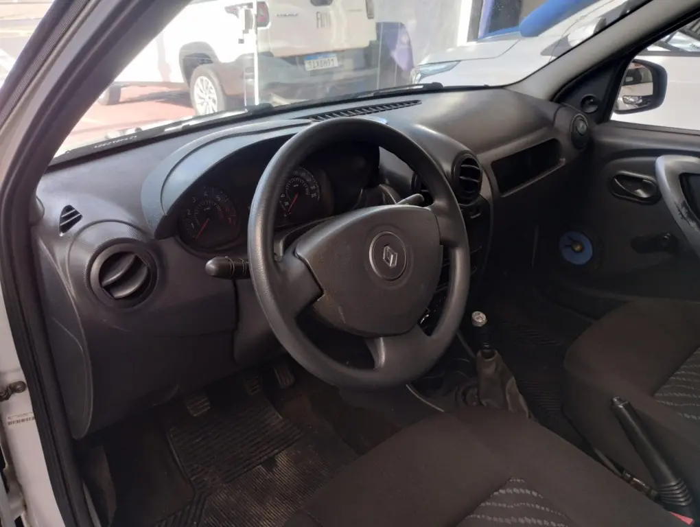 RENAULT Logan - Foto