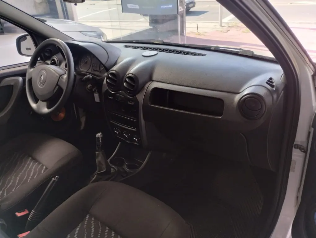 RENAULT Logan - Foto