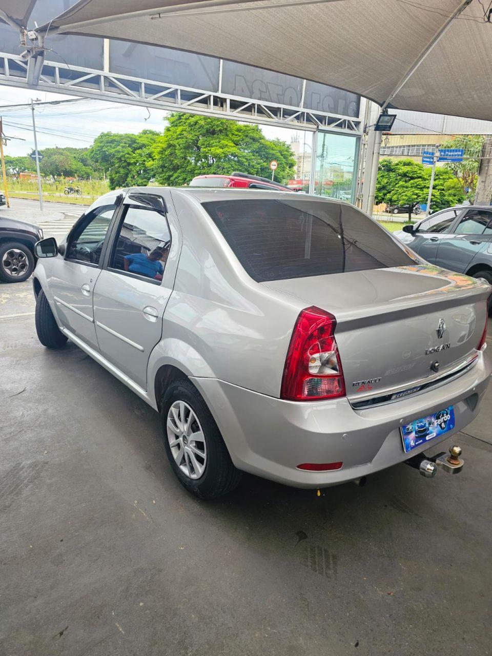 RENAULT Logan - Foto