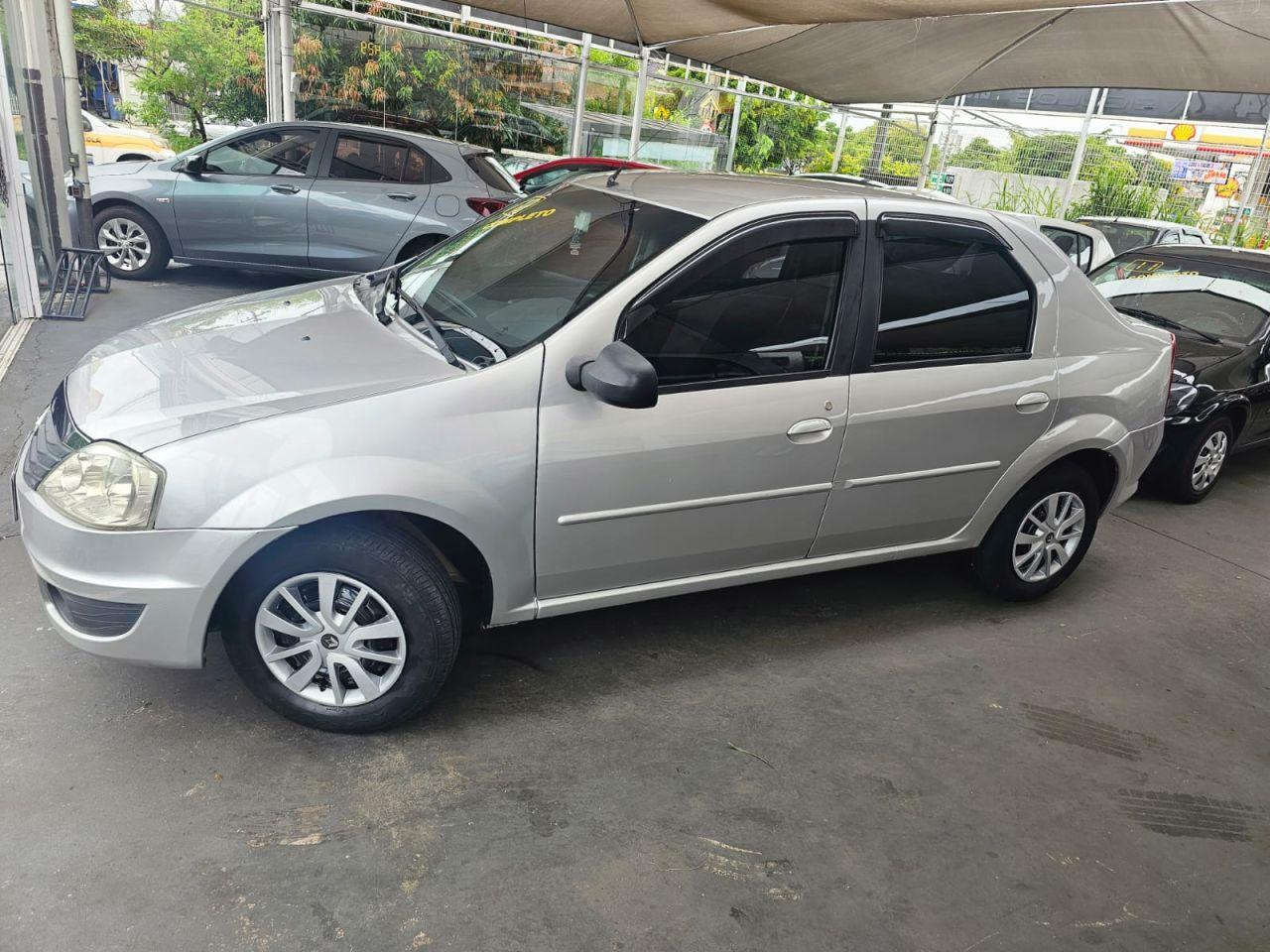 RENAULT Logan - Foto