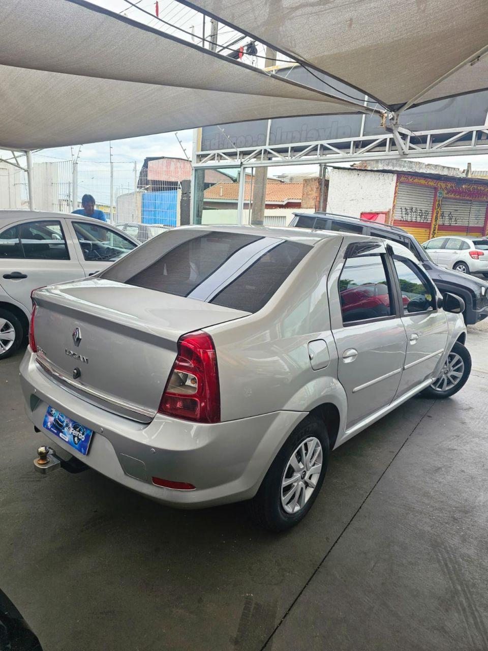 RENAULT Logan - Foto