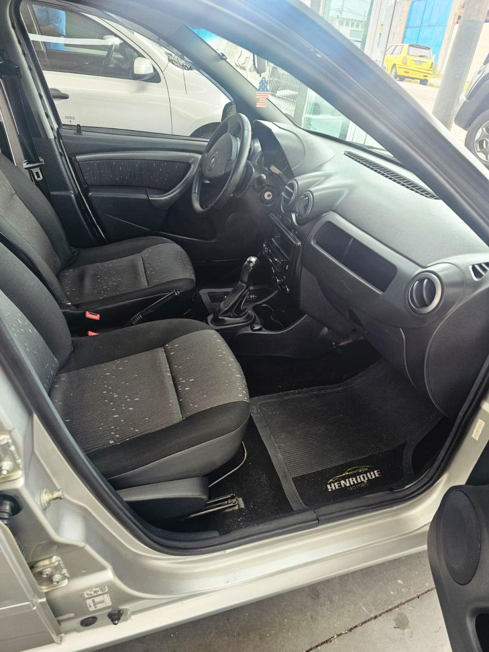 RENAULT Logan - Foto