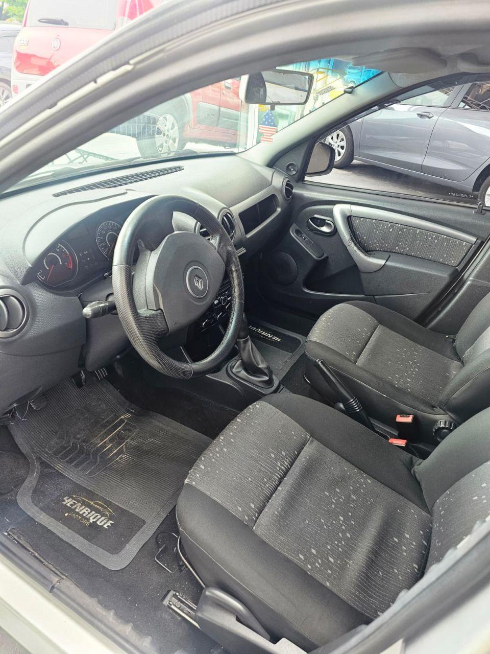 RENAULT Logan - Foto