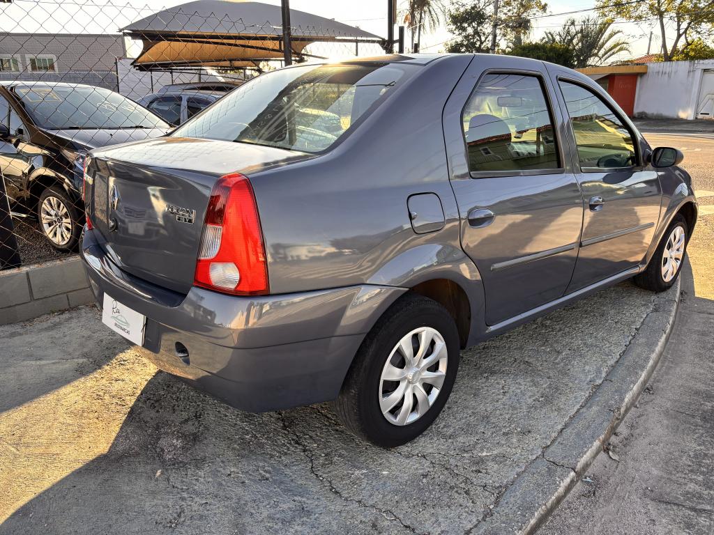 RENAULT Logan - Foto