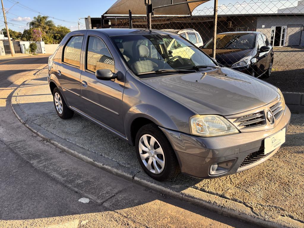 RENAULT Logan - Foto