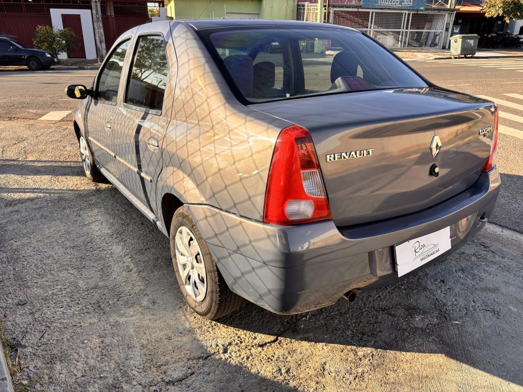 RENAULT Logan - Foto