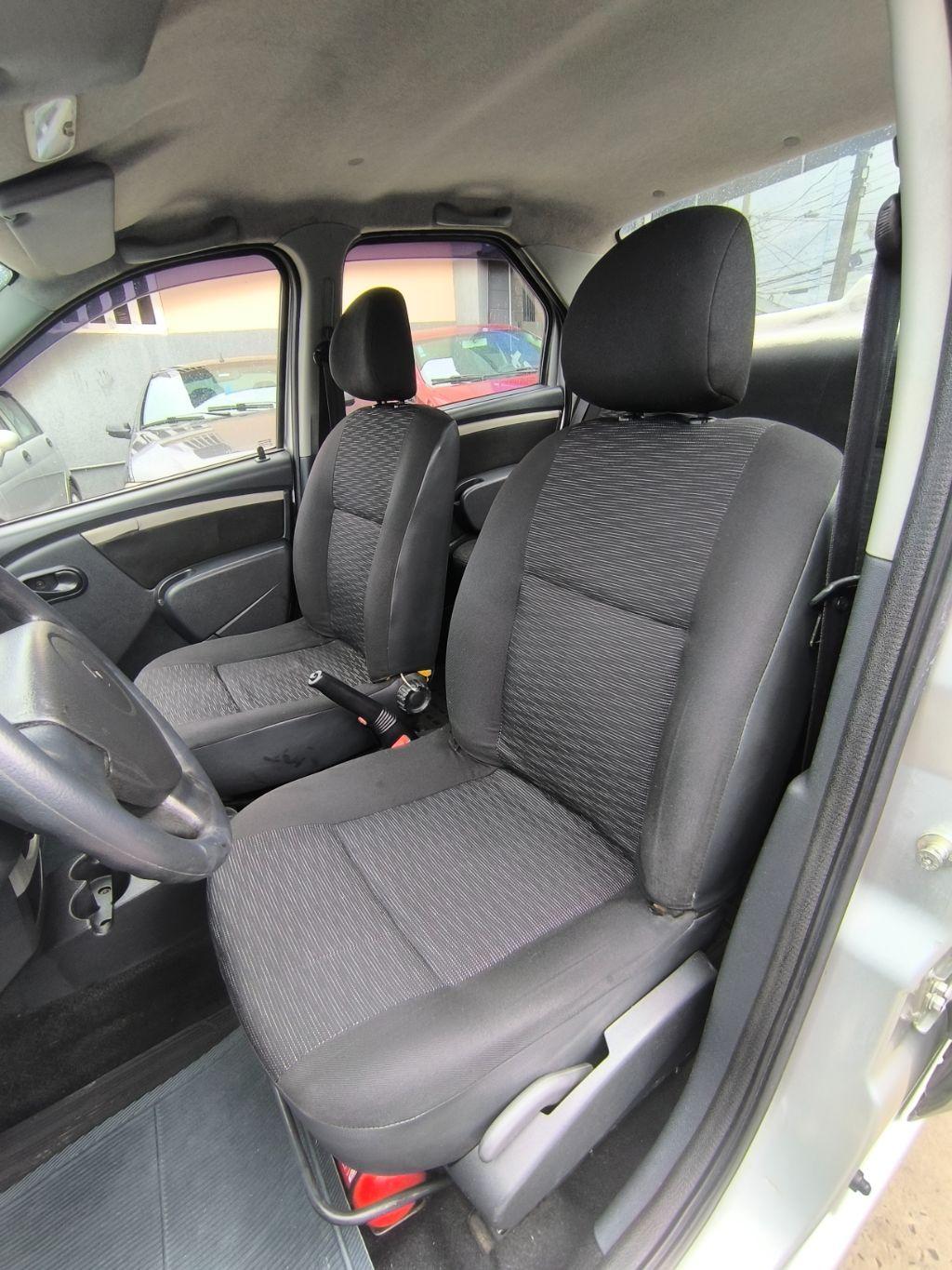 RENAULT Logan - Foto