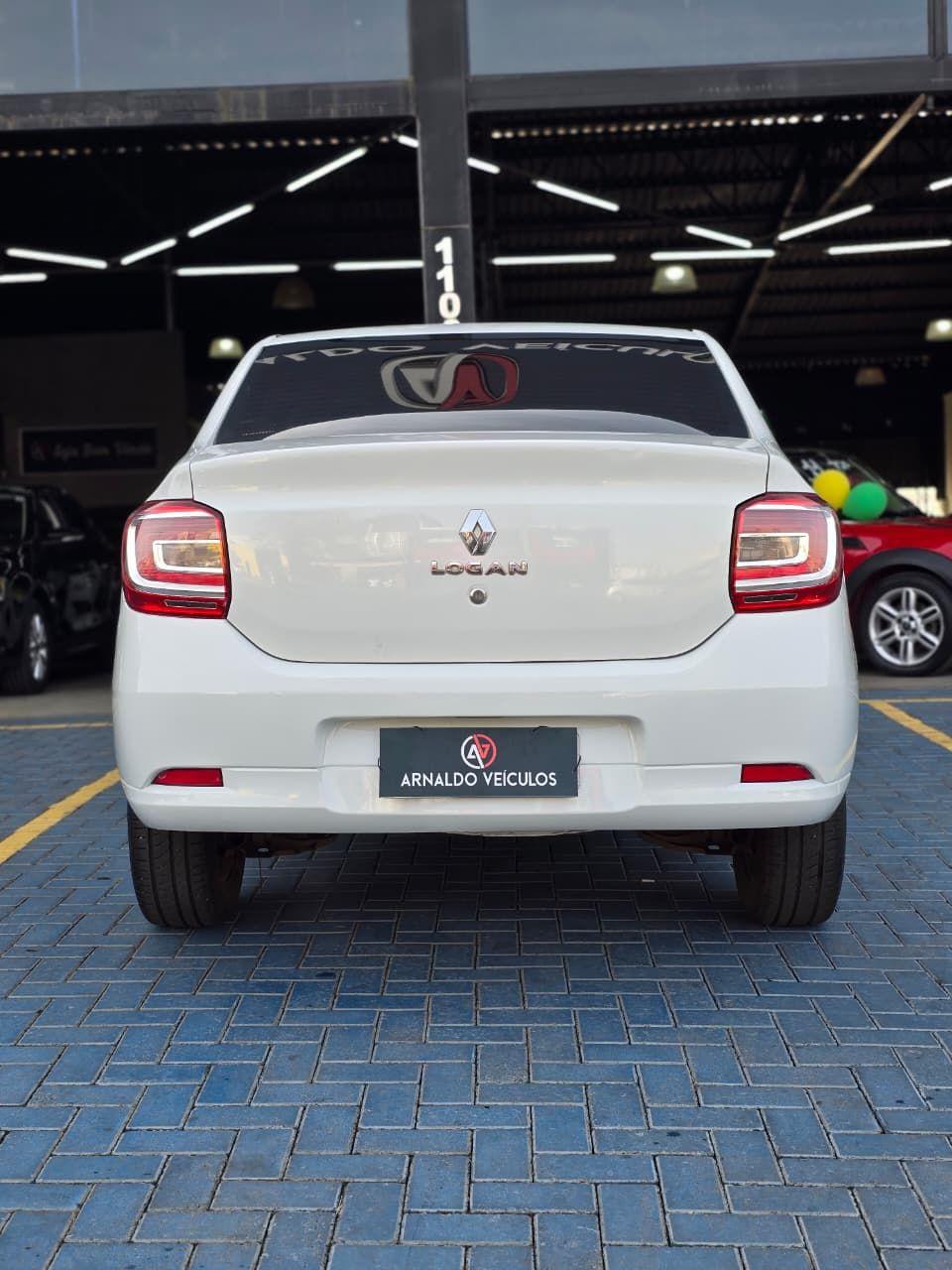 RENAULT Logan - Foto