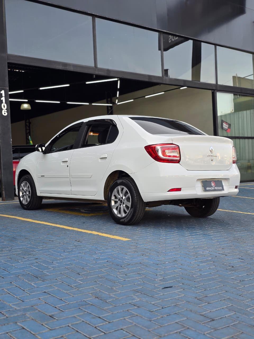 RENAULT Logan - Foto