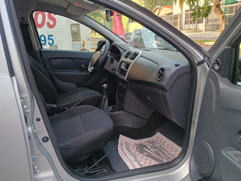 RENAULT Logan - Foto