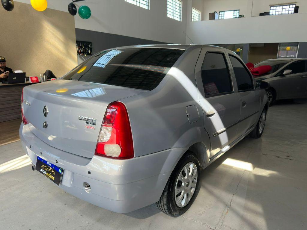 RENAULT Logan - Foto
