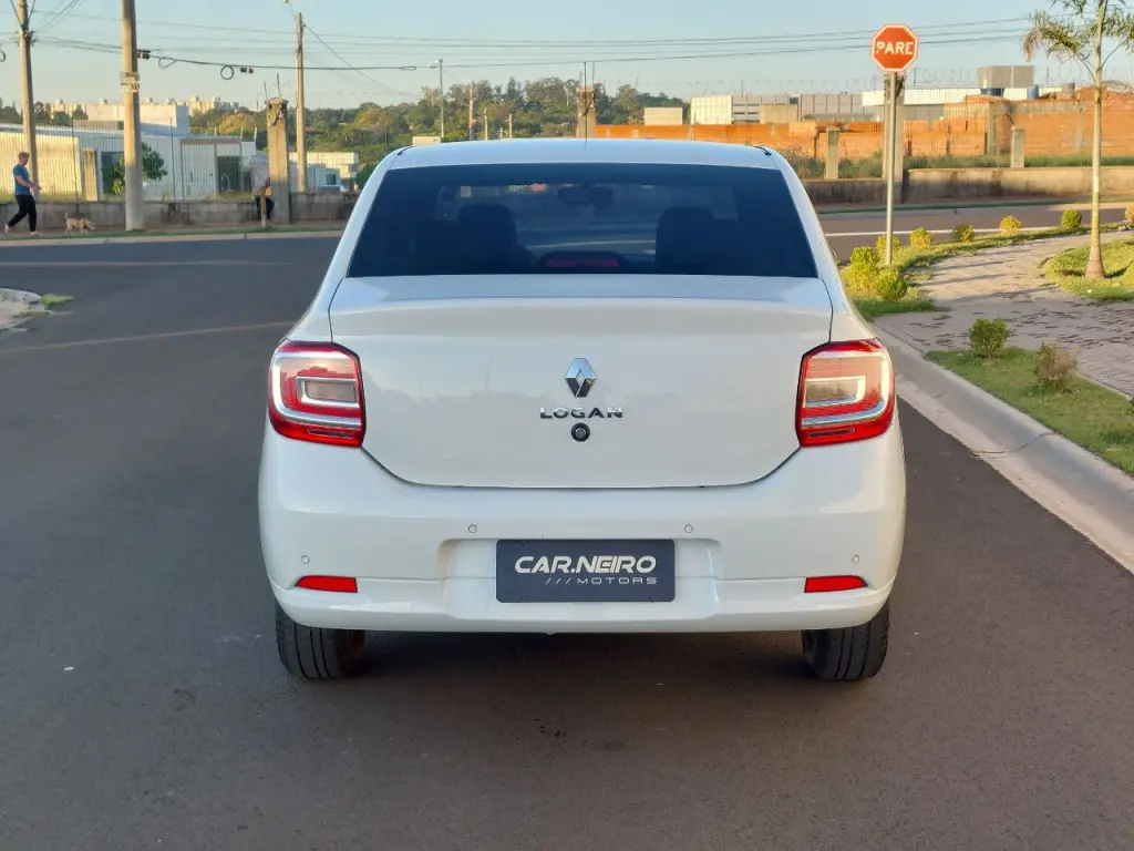 RENAULT Logan - Foto