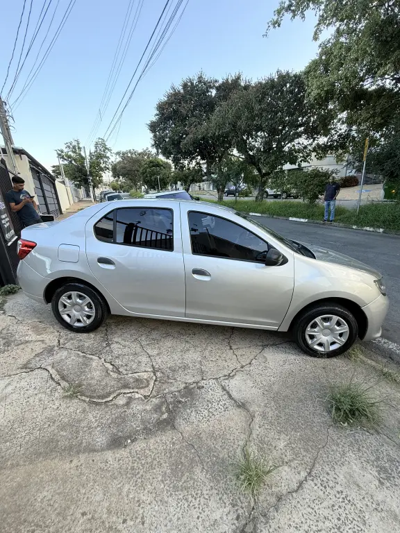 RENAULT Logan - Foto