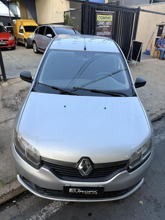 RENAULT Logan - Foto