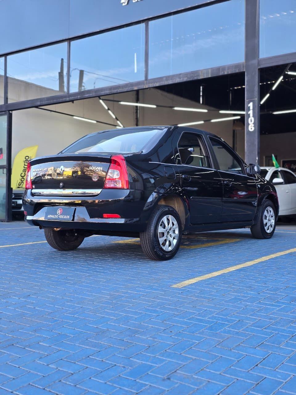 RENAULT Logan - Foto