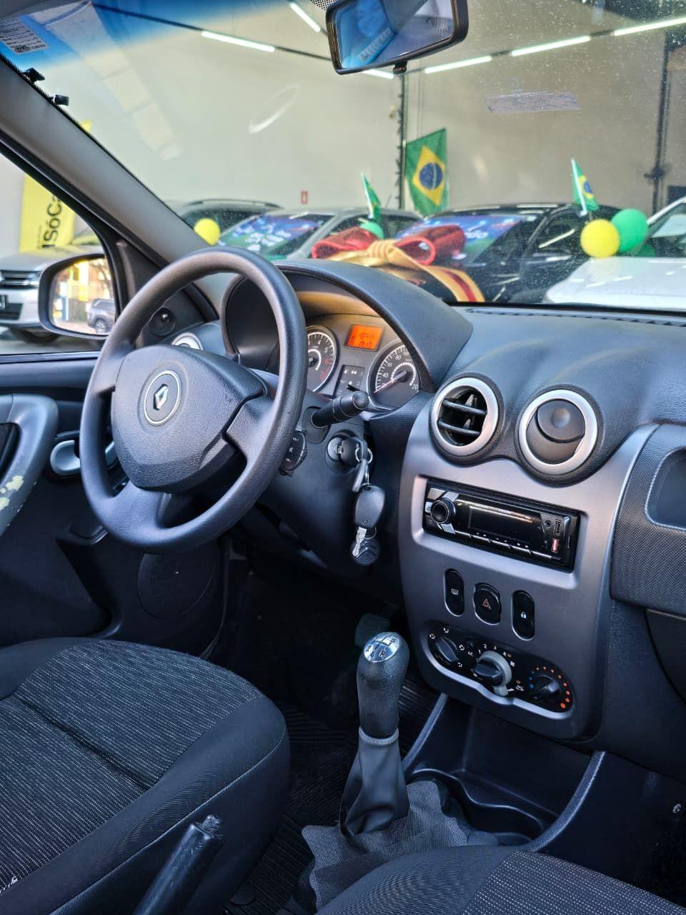 RENAULT Logan - Foto