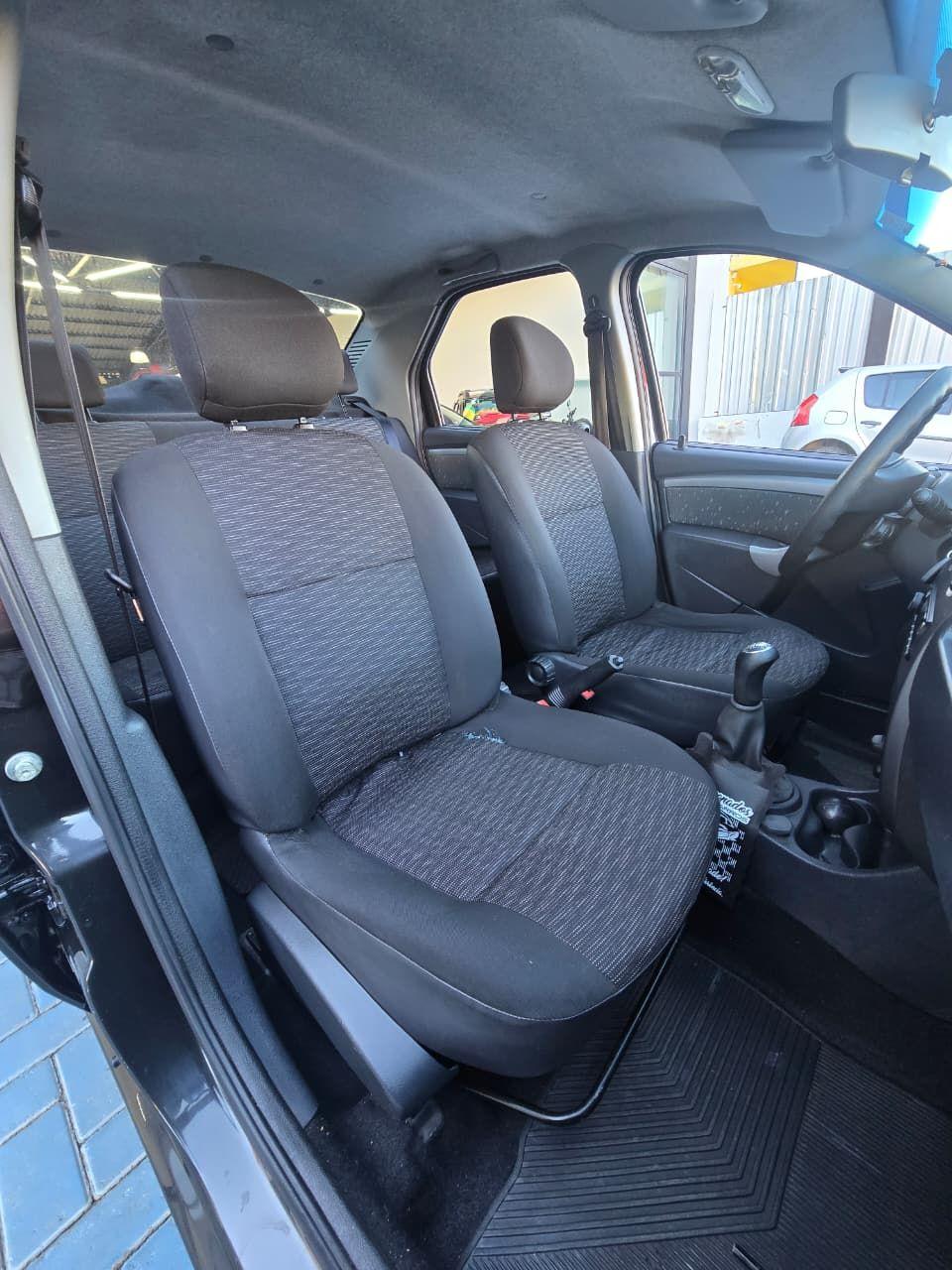 RENAULT Logan - Foto