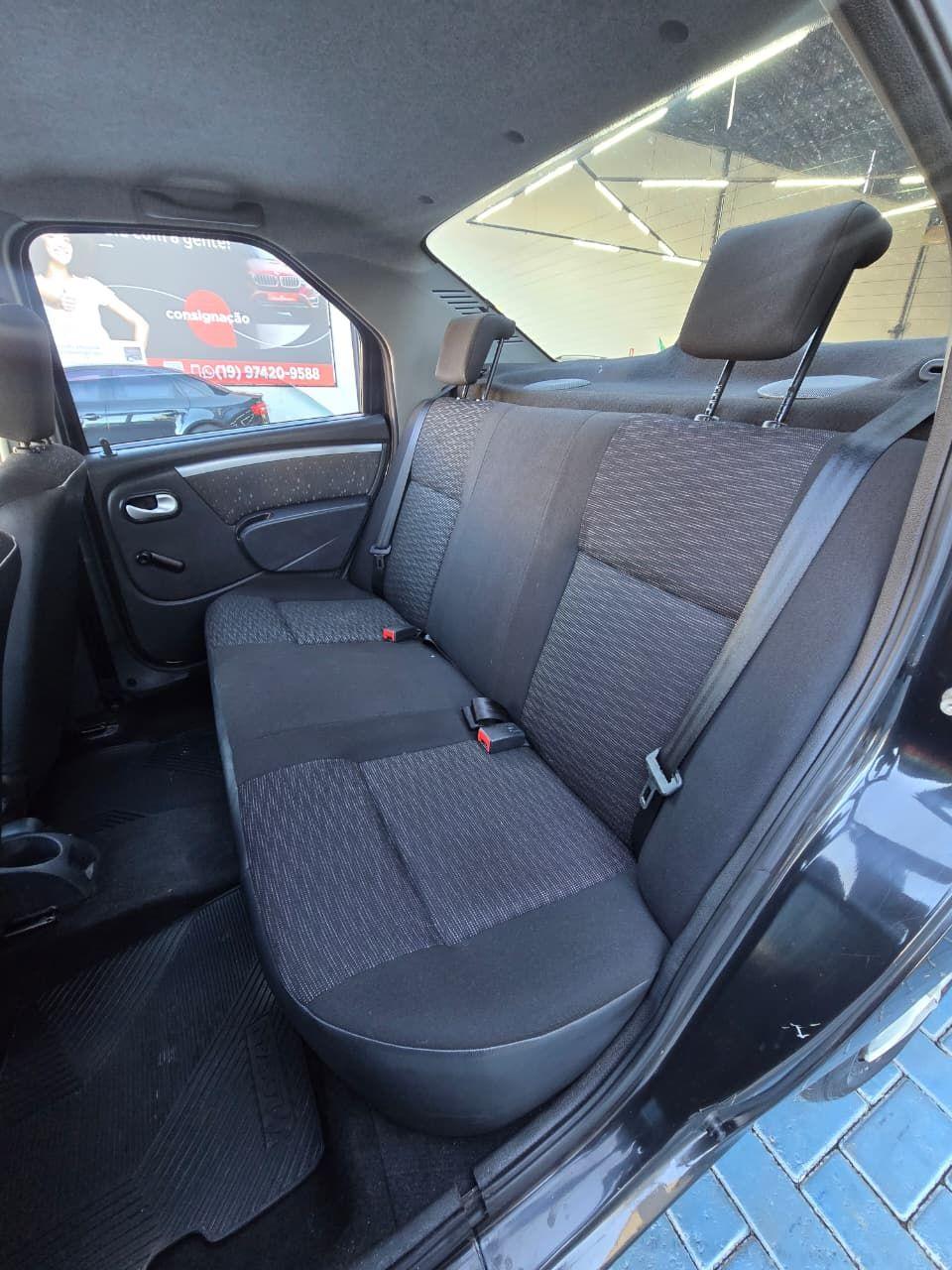 RENAULT Logan - Foto