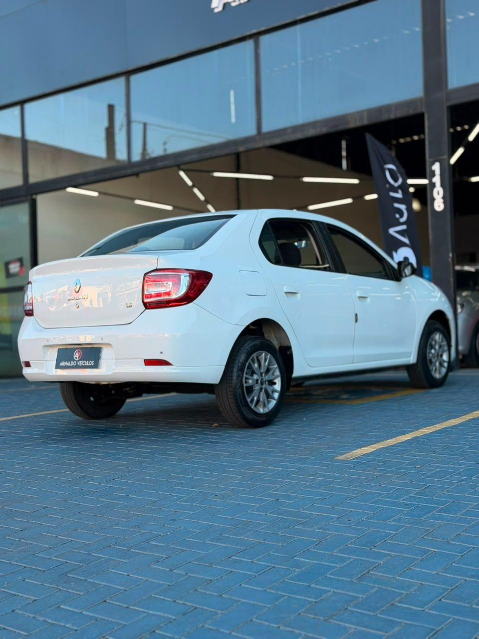 RENAULT Logan - Foto