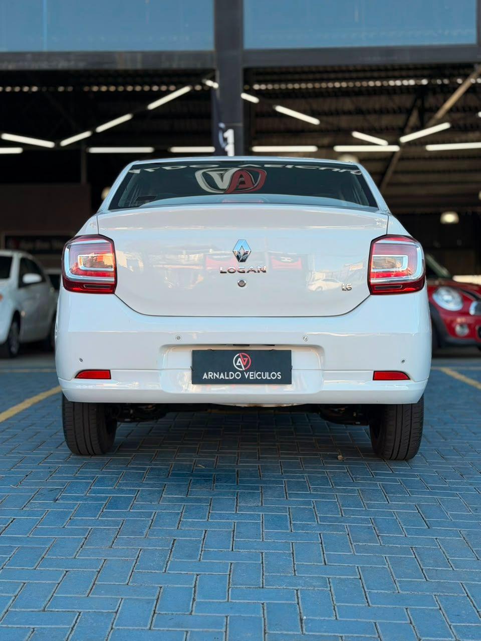 RENAULT Logan - Foto