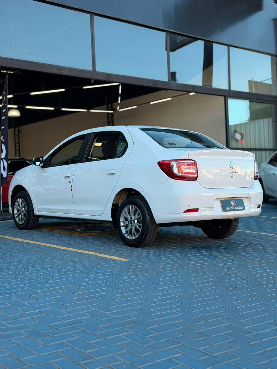 RENAULT Logan - Foto