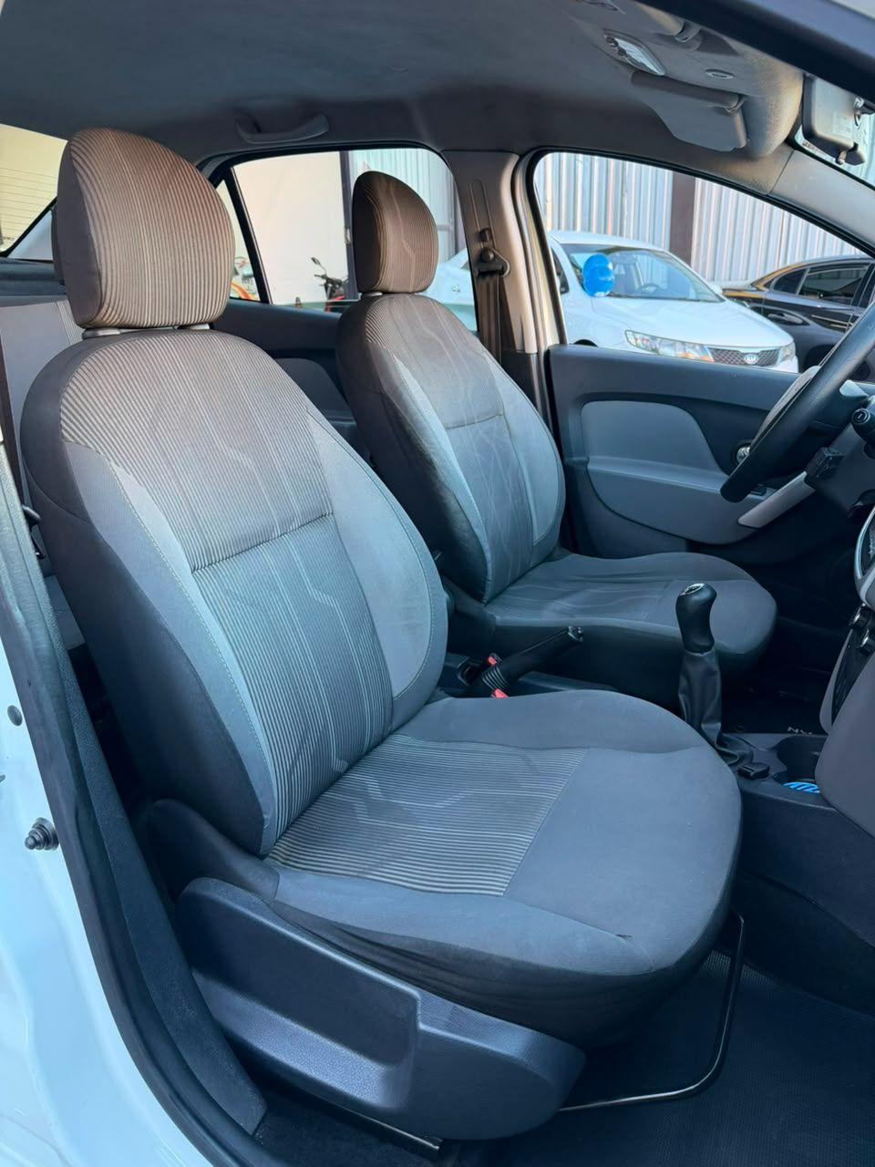 RENAULT Logan - Foto