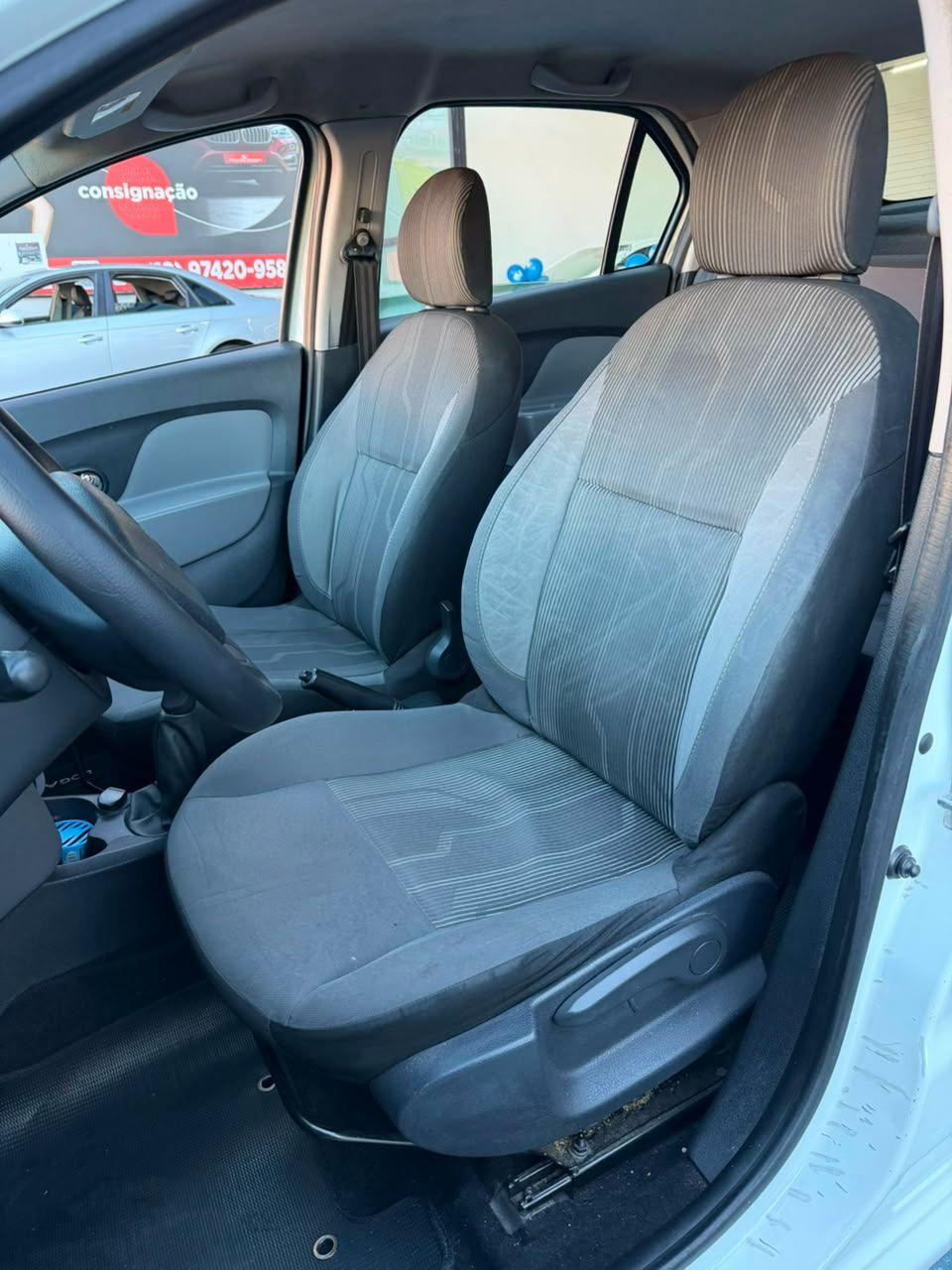 RENAULT Logan - Foto