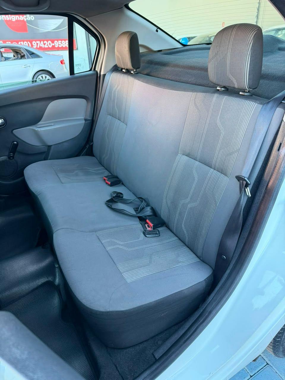 RENAULT Logan - Foto