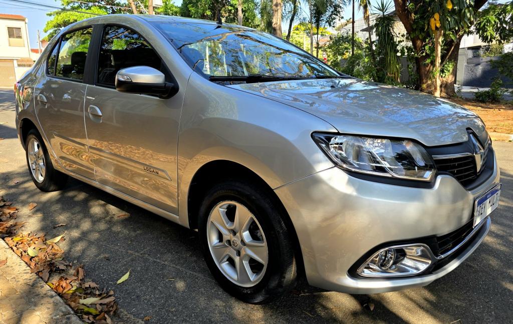 RENAULT Logan - Foto