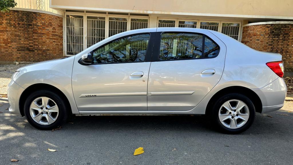 RENAULT Logan - Foto