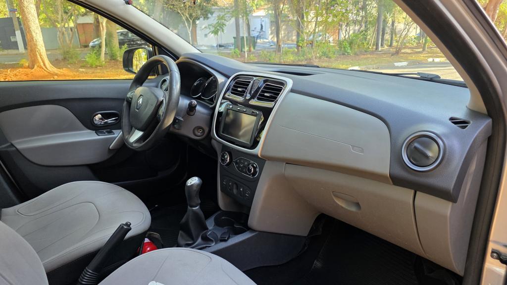 RENAULT Logan - Foto