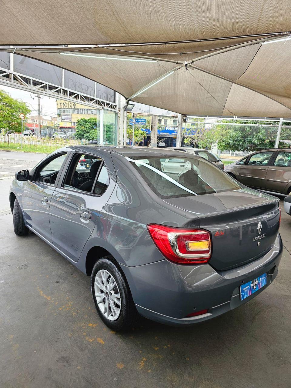 RENAULT Logan - Foto