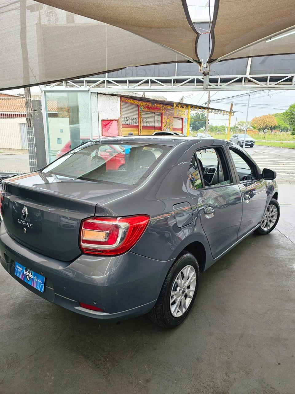 RENAULT Logan - Foto