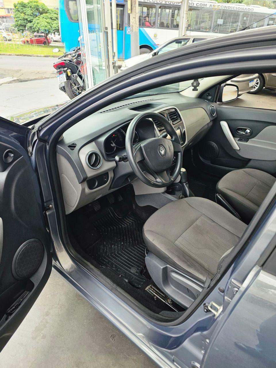 RENAULT Logan - Foto