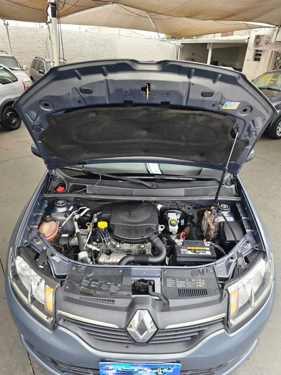 RENAULT Logan - Foto