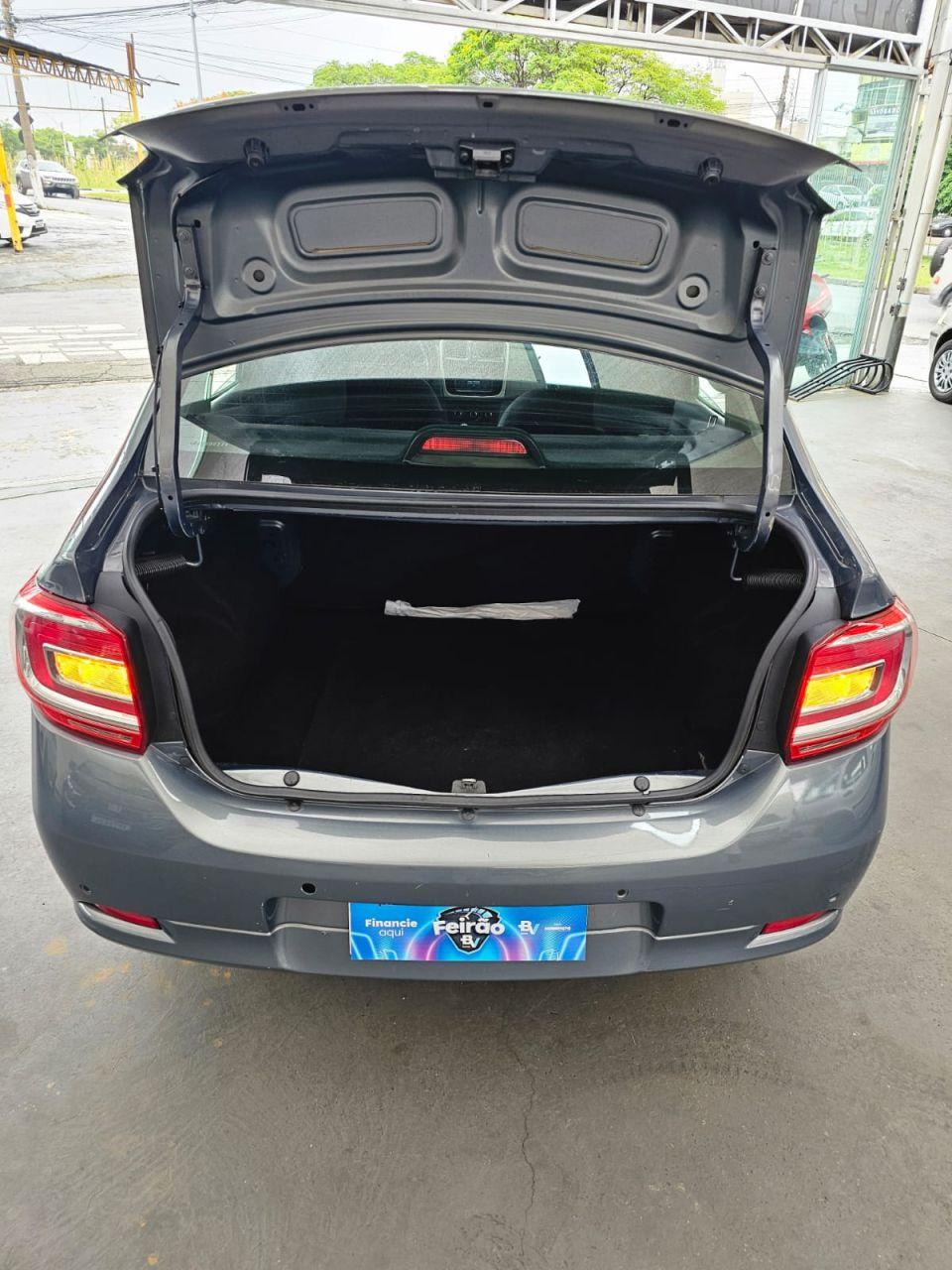 RENAULT Logan - Foto