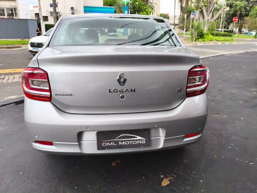 RENAULT Logan - Foto