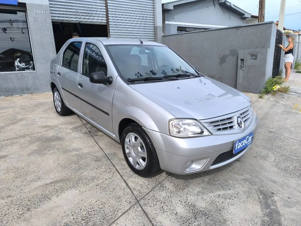 RENAULT Logan - Foto