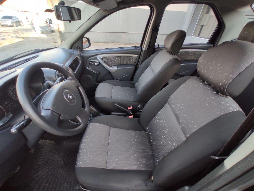 RENAULT Logan - Foto