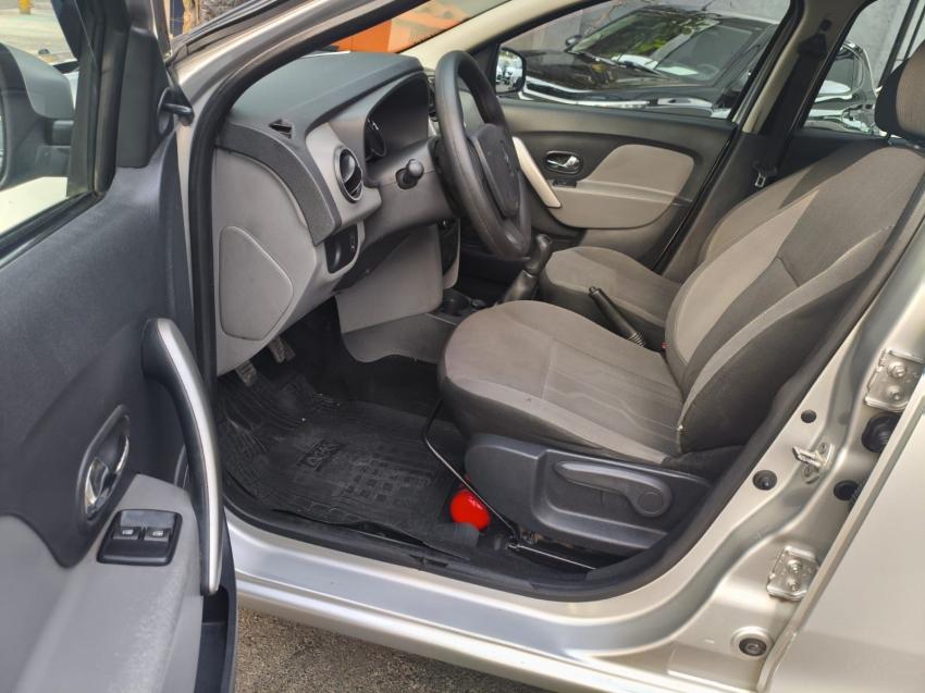 RENAULT Logan - Foto