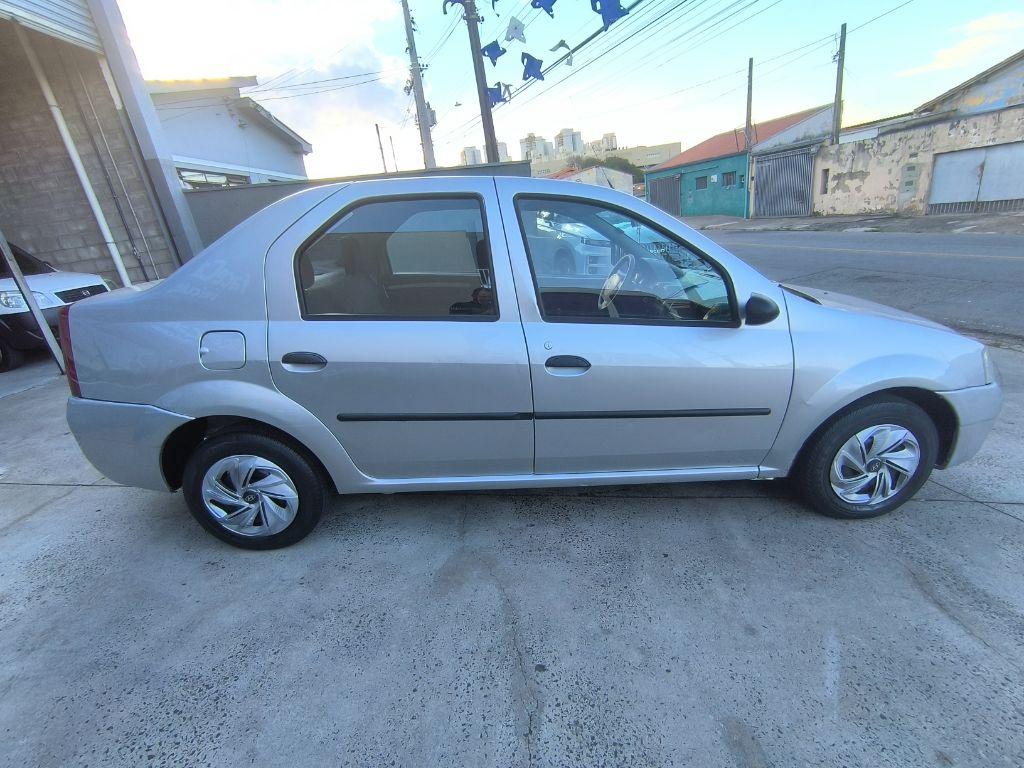 RENAULT Logan - Foto